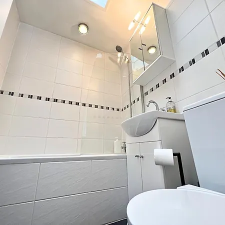 Kensington 2 Bedroom House-big Living Area And Kitchen-harrods-national History Museum-hyde Park-near 2 Underground Lines London