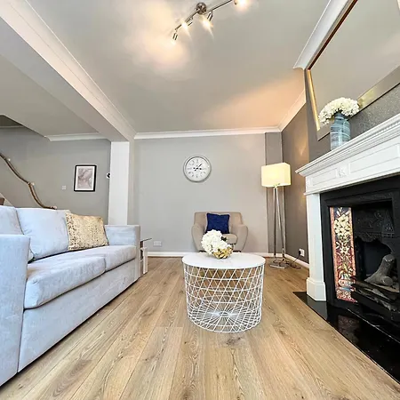 Kensington 2 Bedroom House-big Living Area And Kitchen-harrods-national History Museum-hyde Park-near 2 Underground Lines * London