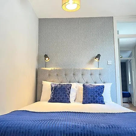 Kensington 2 Bedroom House-big Living Area And Kitchen-harrods-national History Museum-hyde Park-near 2 Underground Lines Holiday home London