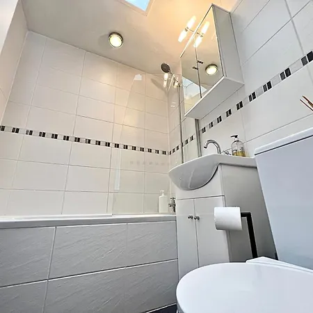 Kensington 2 Bedroom House-big Living Area And Kitchen-harrods-national History Museum-hyde Park-near 2 Underground Lines London