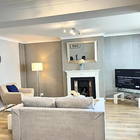 Kensington 2 Bedroom House-big Living Area And Kitchen-harrods-national History Museum-hyde Park-near 2 Underground Lines Holiday home *