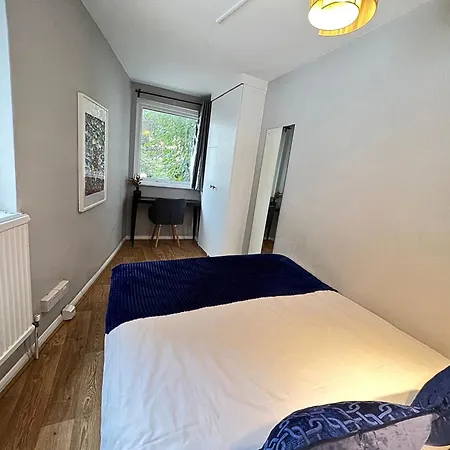 Kensington 2 Bedroom House-big Living Area And Kitchen-harrods-national History Museum-hyde Park-near 2 Underground Lines Holiday home *