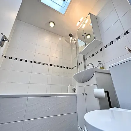 Kensington 2 Bedroom House-big Living Area And Kitchen-harrods-national History Museum-hyde Park-near 2 Underground Lines *