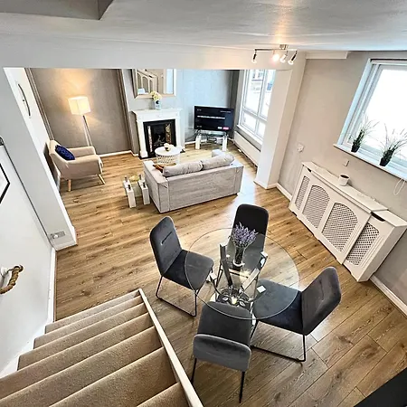 Kensington 2 Bedroom House-big Living Area And Kitchen-harrods-national History Museum-hyde Park-near 2 Underground Lines Holiday home *