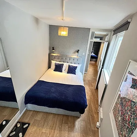 Kensington 2 Bedroom House-big Living Area And Kitchen-harrods-national History Museum-hyde Park-near 2 Underground Lines Holiday home