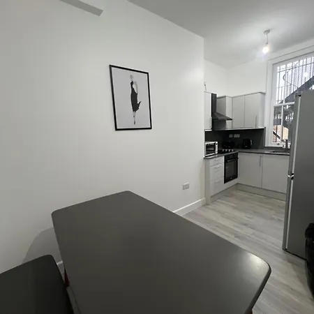 London Rooms * London