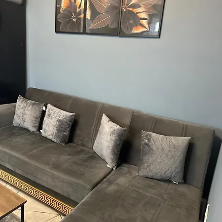 Amazing Ground Floor One Bedroom Forest Road *
