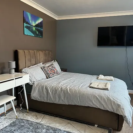 Apartment Amazing Ground Floor One Bedroom Forest Road