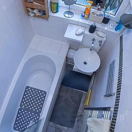 Homestay Centrally Located Comfortable In *