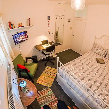 Centrally Located Comfortable In * London