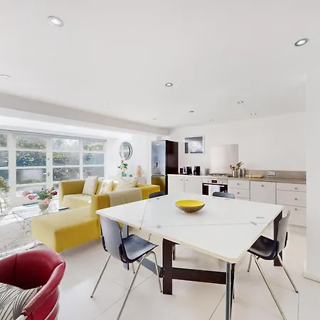 1 Bed Maisonette With Garden - 1 Min To Station Share Save London