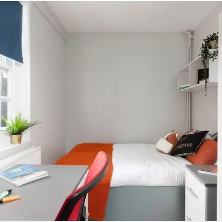 Spacious With Shared Facilities *