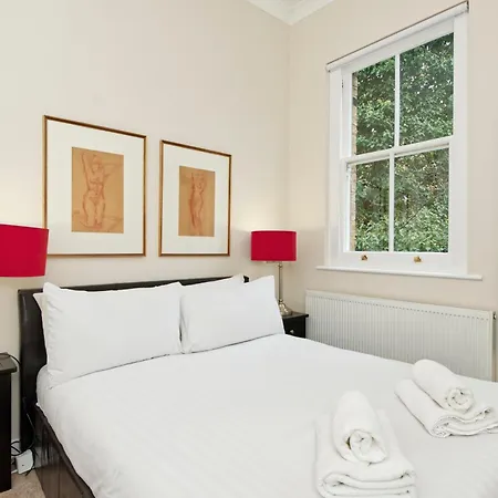 Apartment Elegant Earl's Court Flat By Underthedoormat