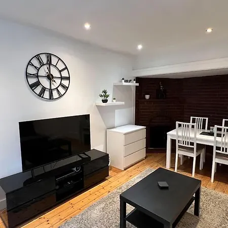 3 Bed Luxury House, 10 Min Walk To Underground London