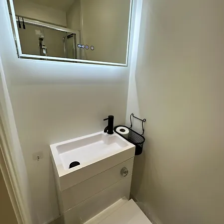 Guest house Tiny But Private & Location London