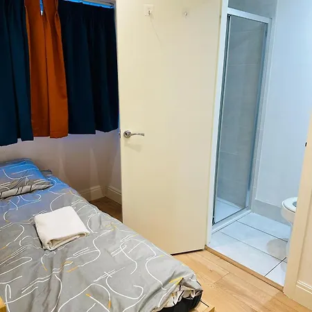 Tiny But Private & Location * London