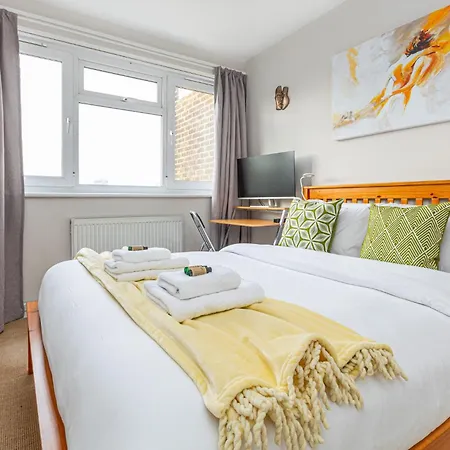 2br Balcony, Battersea, 5min Clapham Junction St London
