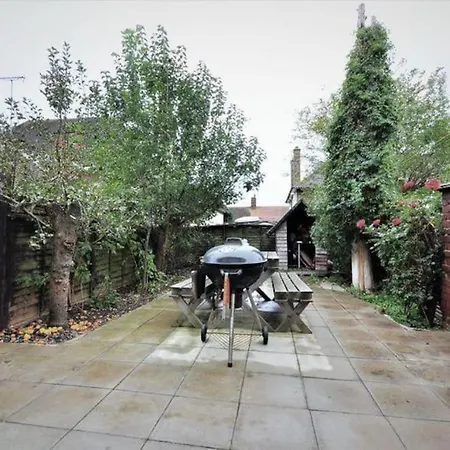 With Garden 4 Stop To Holland Park * London