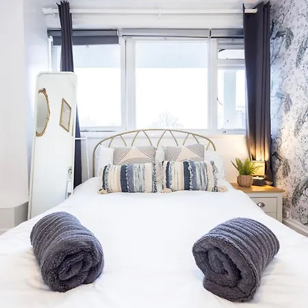 Trendy 4 Bed Near Vibrant Shoreditch W Balcony And Walking Distance To Tube Apartment London