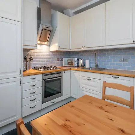 Ground Floor - Private Garden * London
