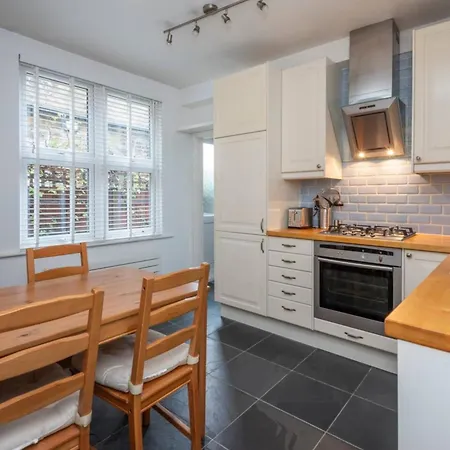 Ground Floor - Private Garden Apartment *