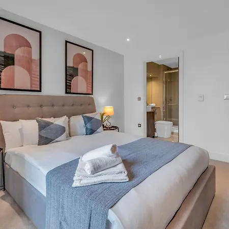 Talisman & Duckman Tower At Canary Wharf By Mysquare Apartment London