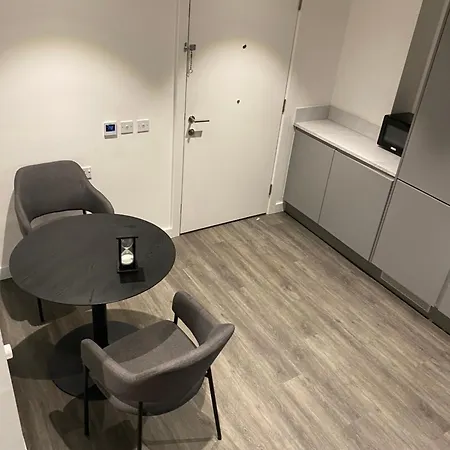 Modern, Bright And Convenient * London