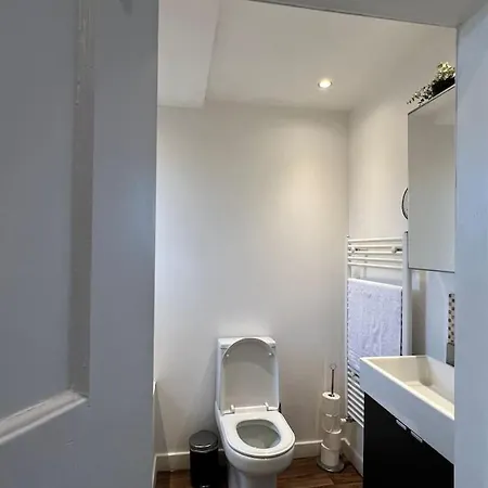 3 Bed Luxury House, 10 Min Walk To Underground Holiday home