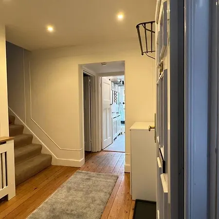 Holiday home 3 Bed Luxury House, 10 Min Walk To Underground London