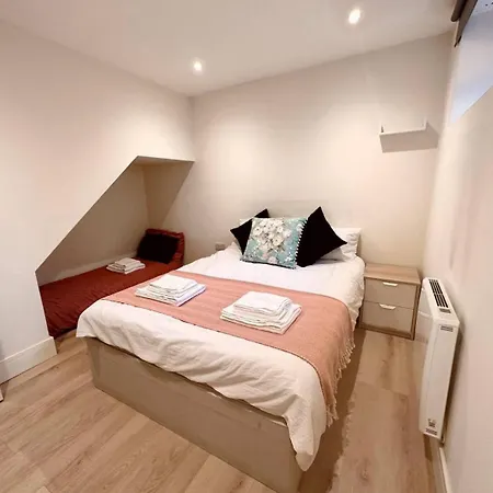 Charming Duplex 10min To Bridge Quiet Holiday home London