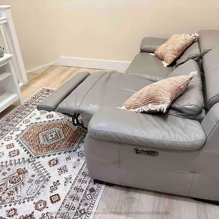 Charming Duplex 10min To Bridge Quiet London