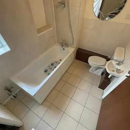 Cozy Urban Retreat: Shared Flat Living In The Heart Of E14 * London