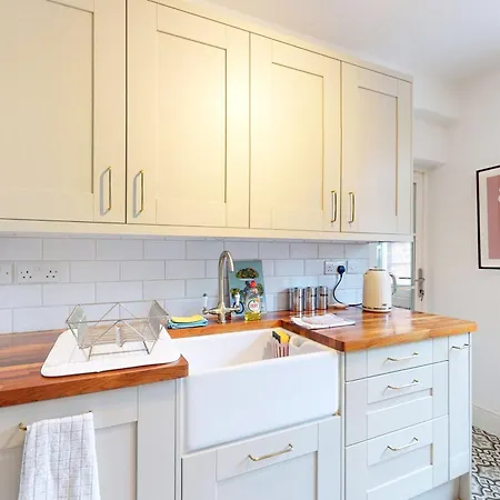 3 Bedroom Family Friendly In Hillcrest * London