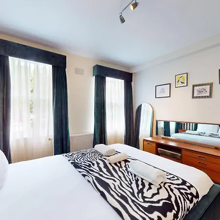 3 Bedroom Family Friendly In Hillcrest Apartment