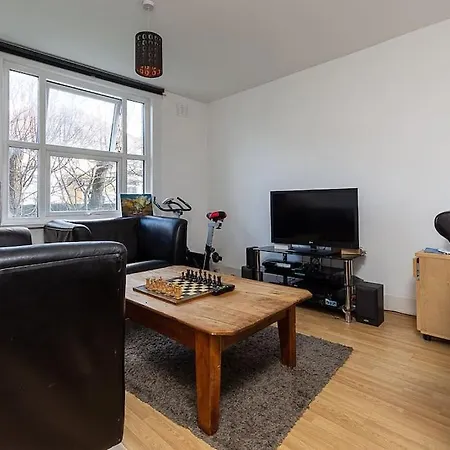 Apartment 2 Bed Maisonette With Free Parking. South Norwood
