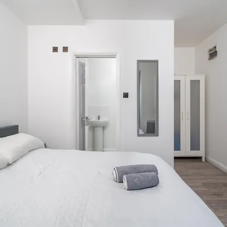 Heart Of Dalston- Trendy Compact Studio Flat * London