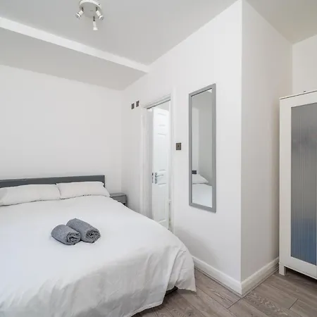 Heart Of Dalston- Trendy Compact Studio Flat London