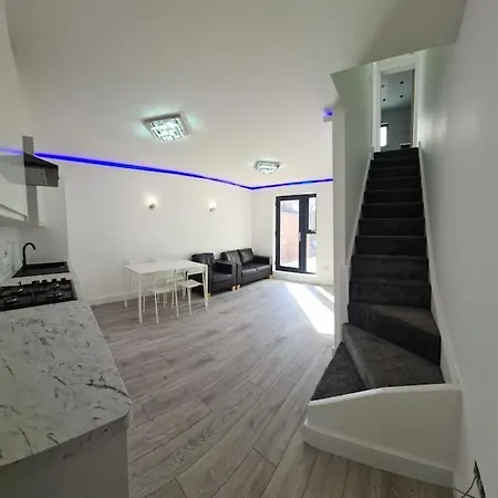 Remarkable 3-bed In London * Hendon