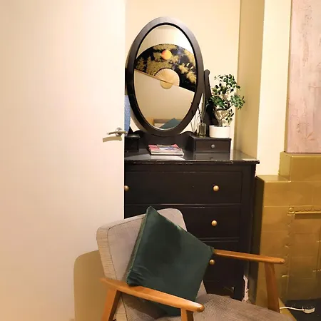 Central Chinatown 1 Bedroom 1 Bathroom Flat *