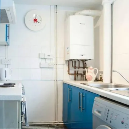 Carpe Diem Flat Near Zone 1 *