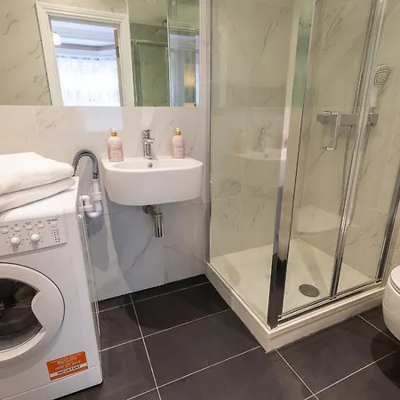 Air Conditioned High St Kensington * London
