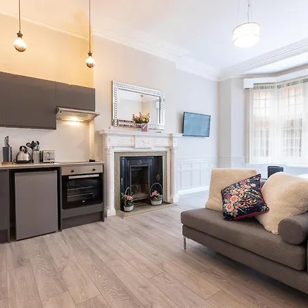 Apartment Air Conditioned High St Kensington