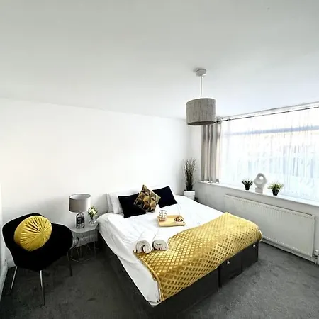 Modern 2 Bed Close To Mall With Parking & Garden * Londres