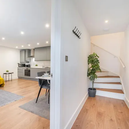 The Perfect London, With 2 Bedrooms 1 Bath - Battersea, Vauxhall And Nine Elms London
