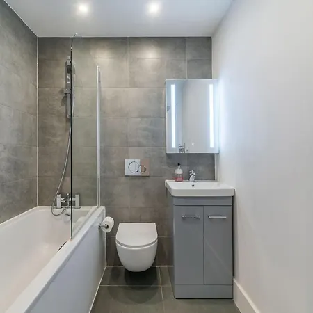 The Perfect London, With 2 Bedrooms 1 Bath - Battersea, Vauxhall And Nine Elms