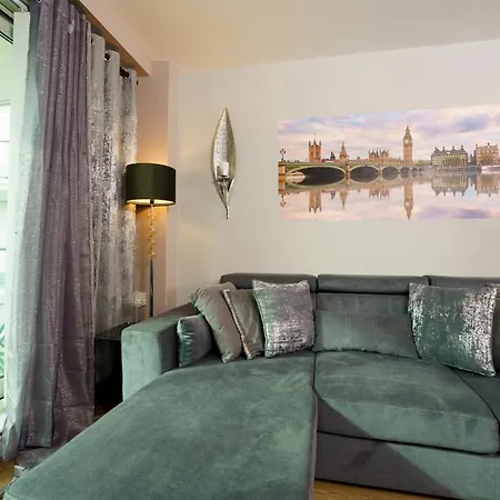 St George Wharf Apartment London