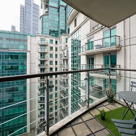 Apartment St George Wharf *