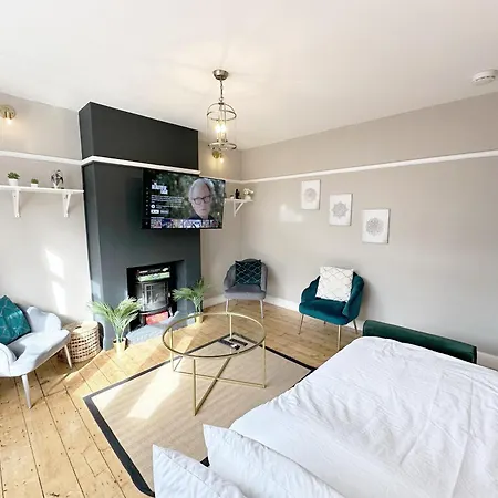 Cosy 3 Bedroom House With Free Parking Near Kingston Thames Apartment New Malden