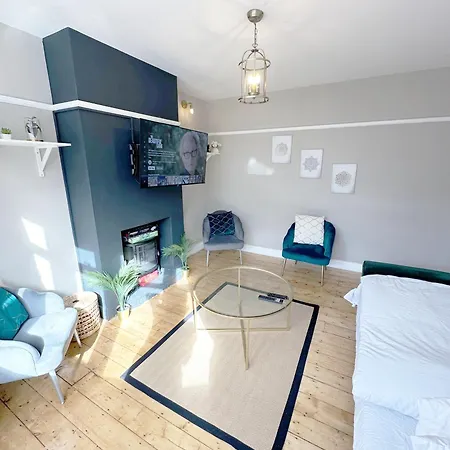 Apartment Cosy 3 Bedroom House With Free Parking Near Kingston Thames