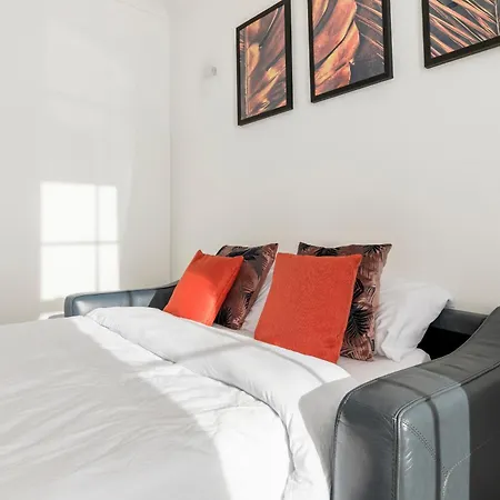 Modern Aptmt, 2 Stops To Central London, Smart Lock, Netflix * Ealing